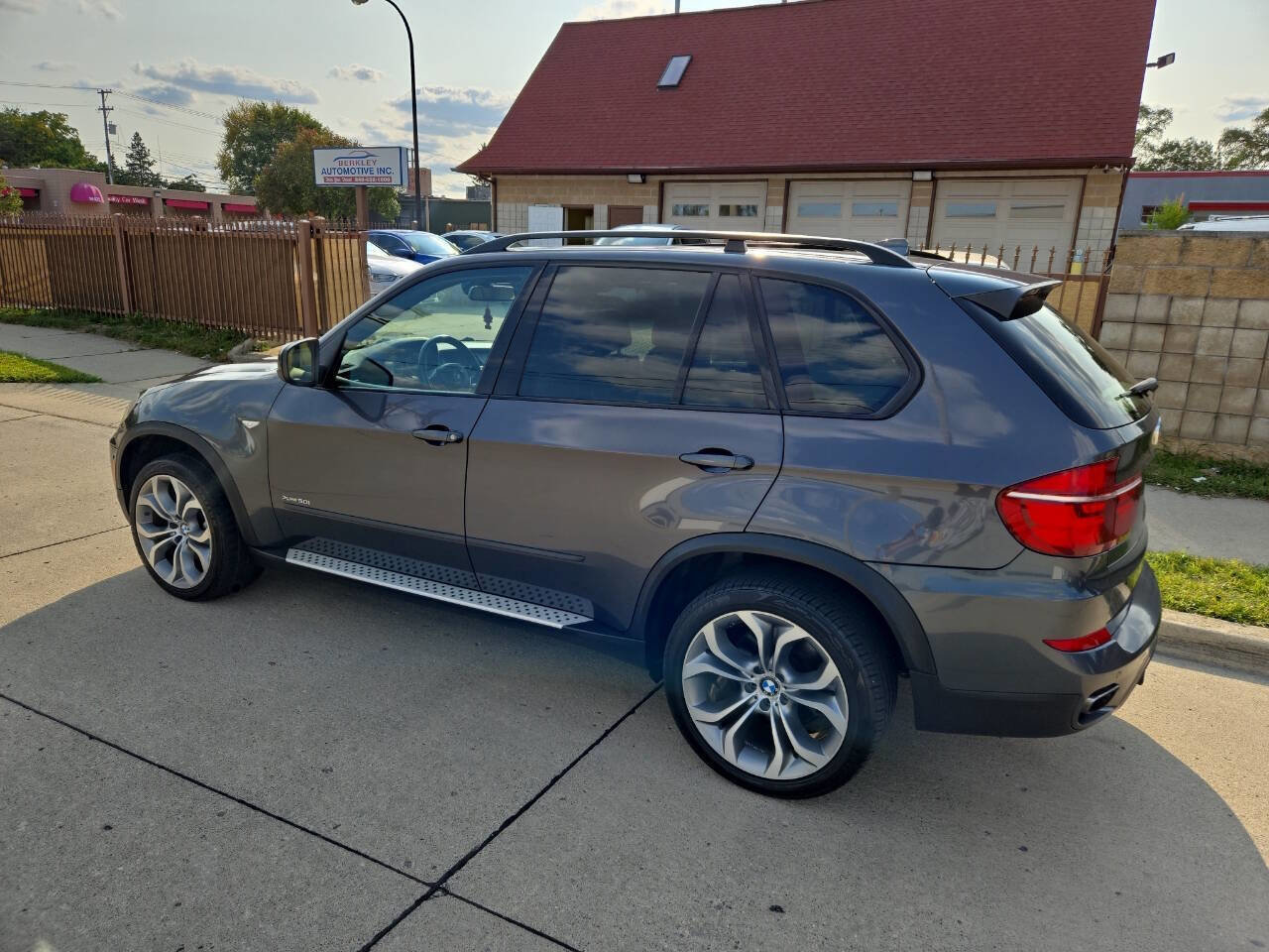 Used 2011 BMW X5 xDrive50i image 4