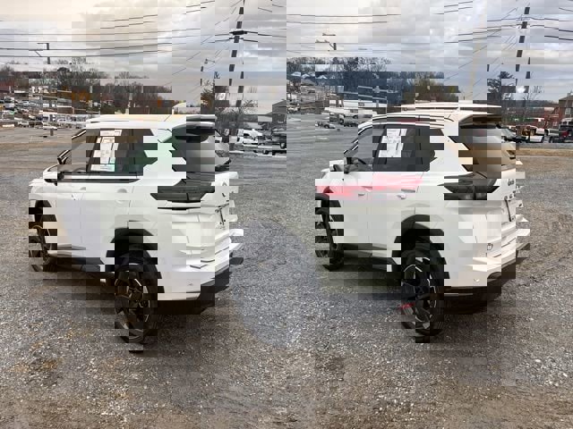 Used 2025 Nissan Rogue SV image 24