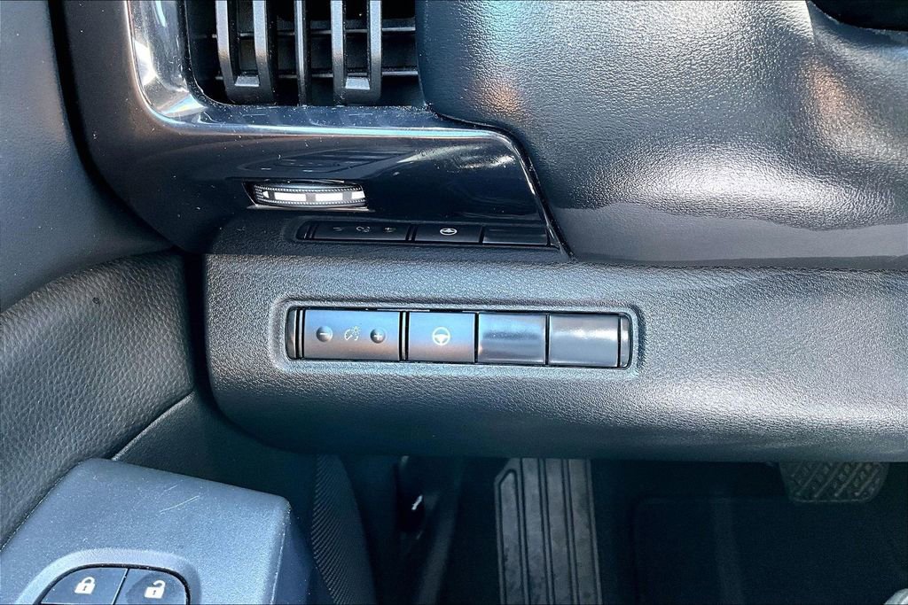Used 2024 Nissan Pathfinder SV AWD/4WD image 15