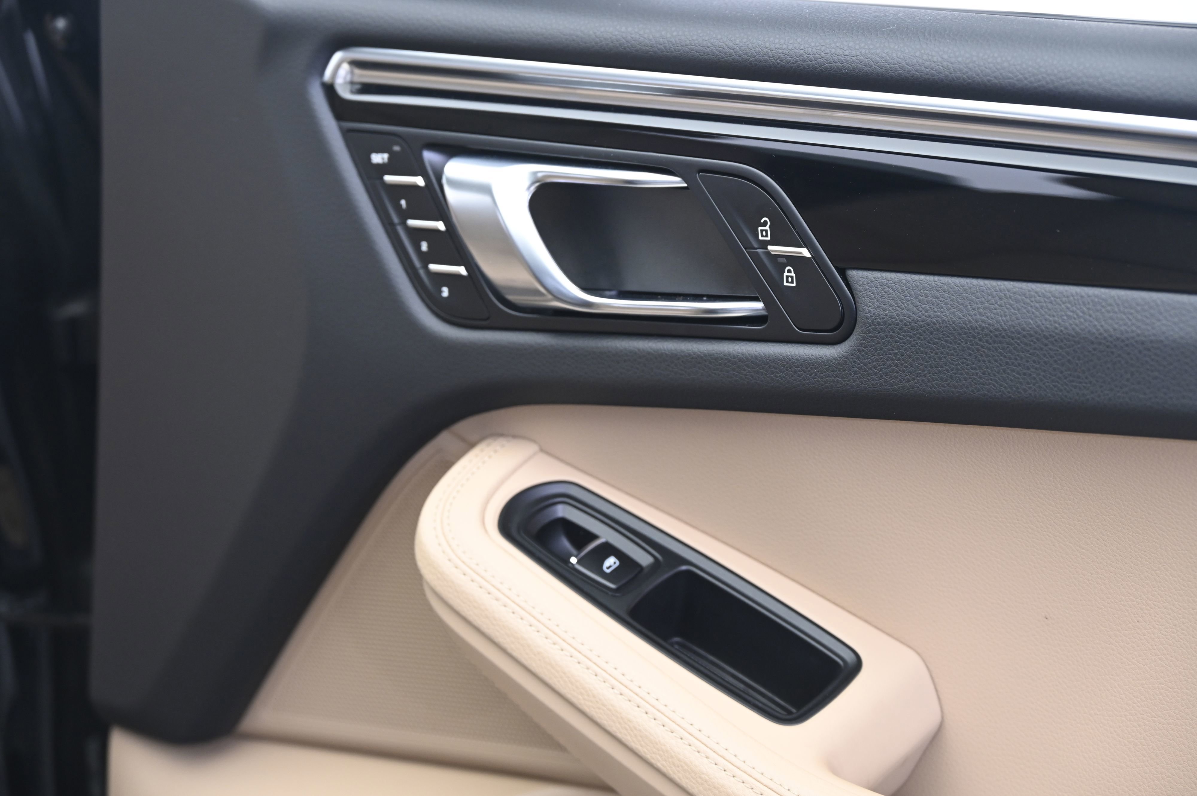 Certified 2025 Porsche Macan image 21