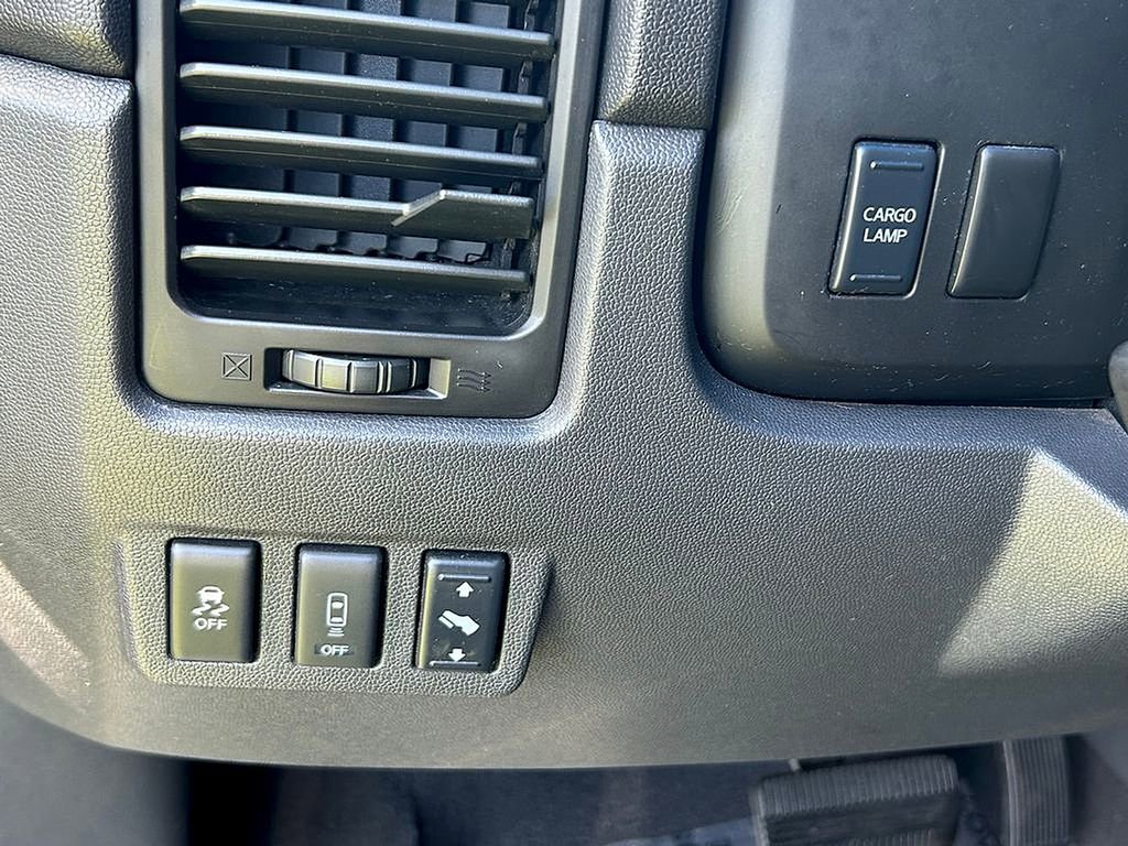 Used 2014 Nissan Titan SV w/ SV Premium Utility Package AWD/4WD image 12