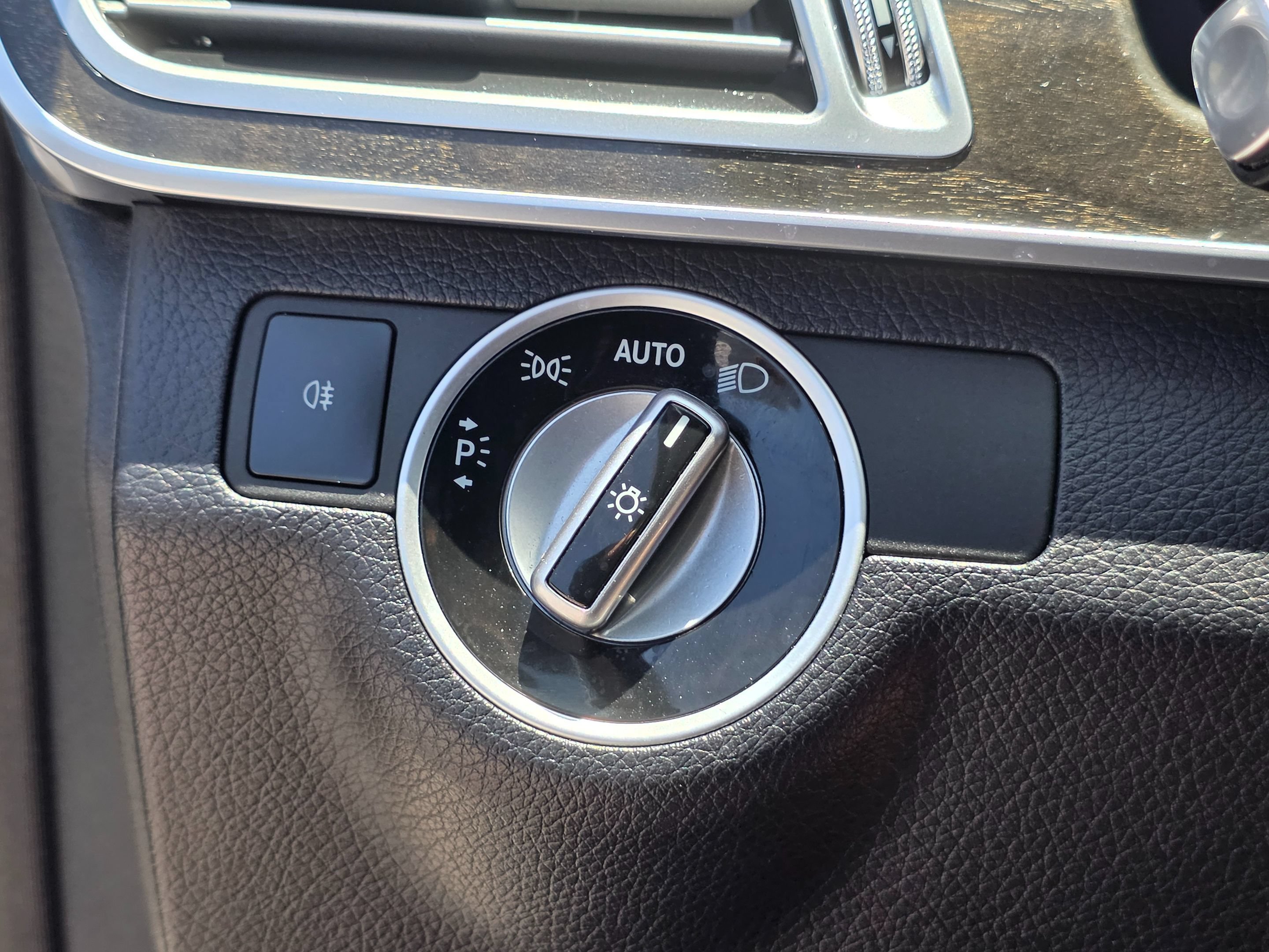 Used 2015 Mercedes-Benz E 350 Sedan w/ Premium 1 Package image 36