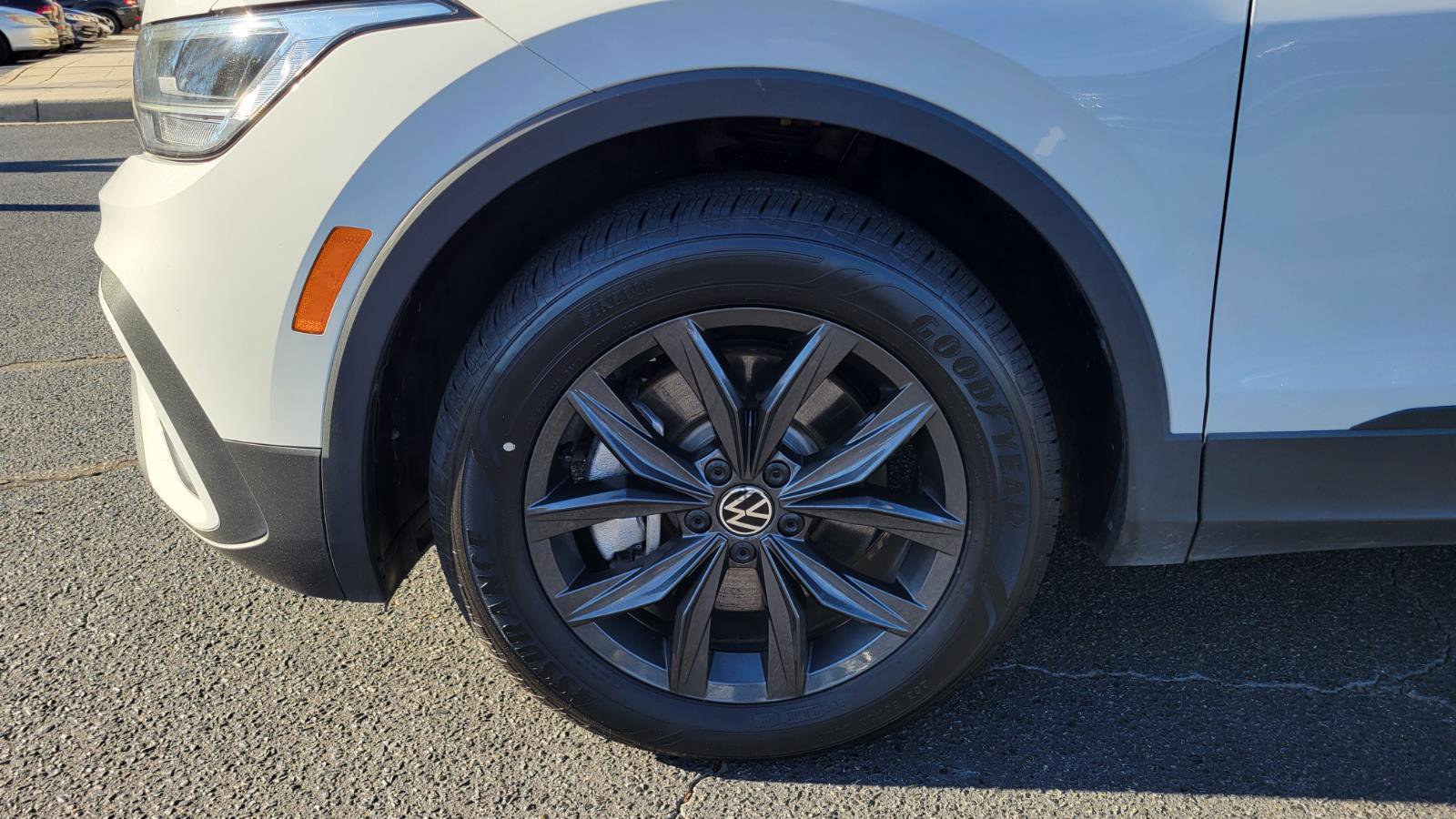 Certified 2024 Volkswagen Tiguan SE image 10