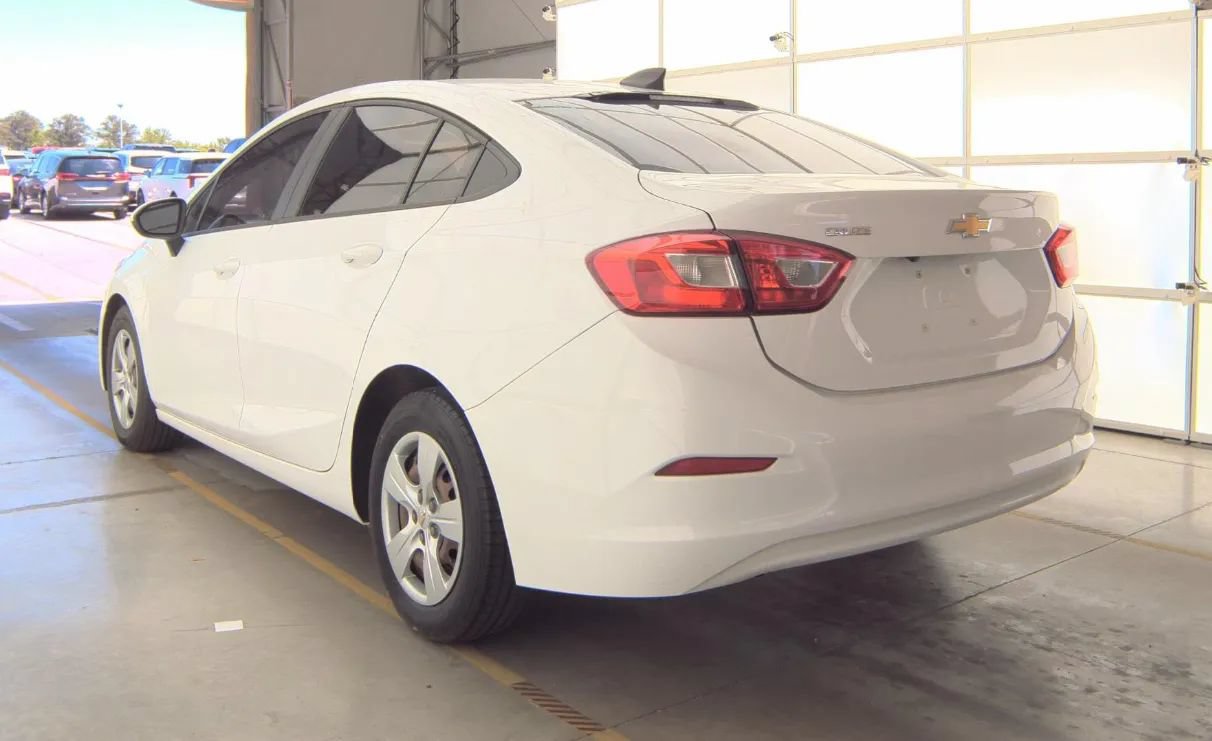 Used 2018 Chevrolet Cruze LS FWD image 4