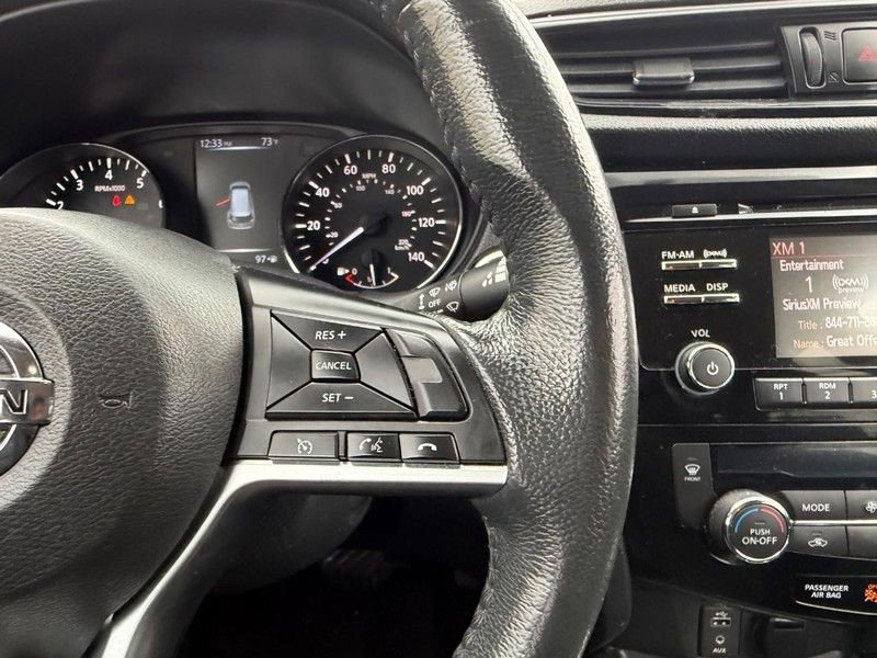 Used 2017 Nissan Rogue SV image 11