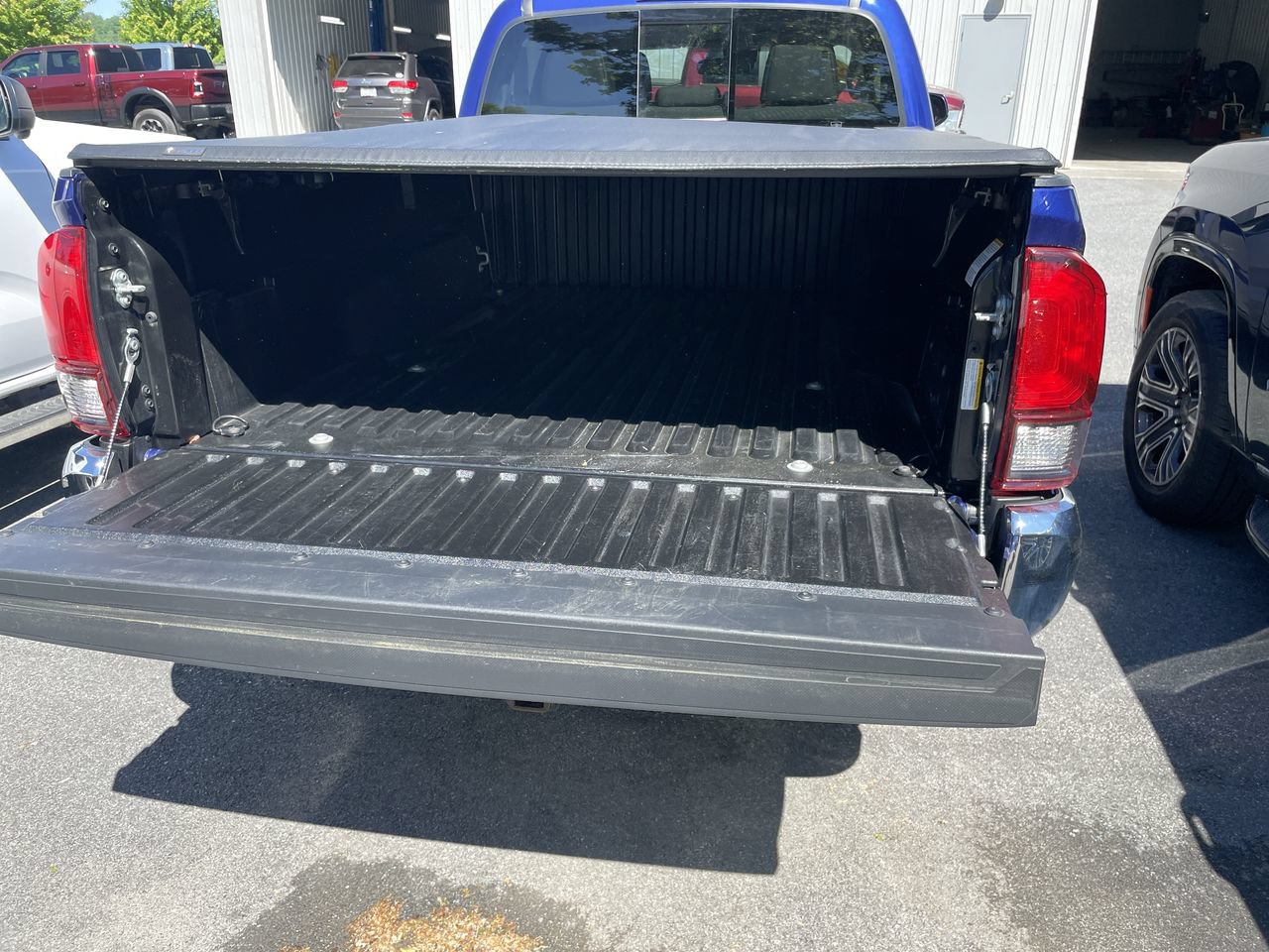 Used 2023 Toyota Tacoma SR5 AWD/4WD image 38