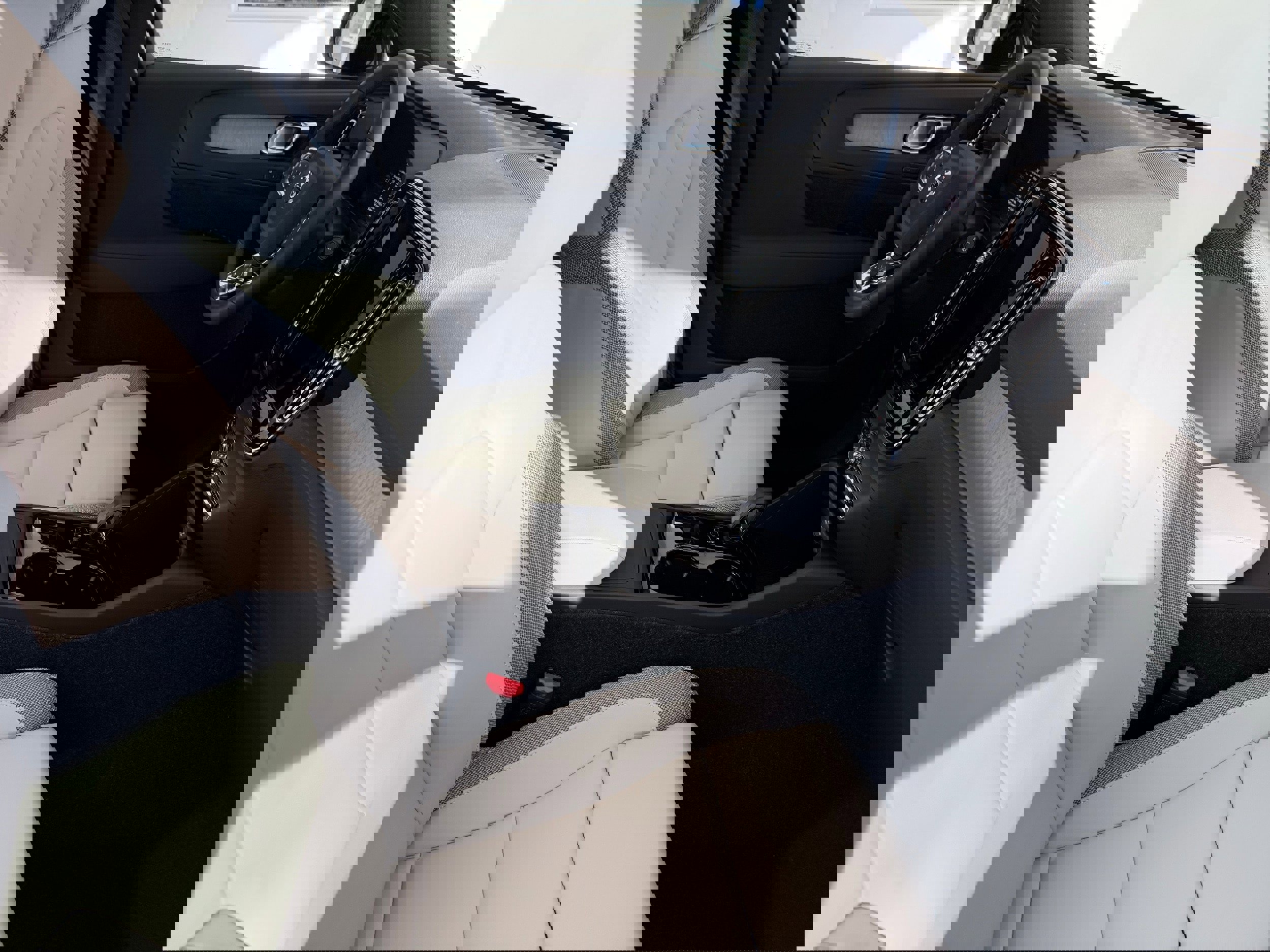 New 2026 Volvo EX40 Plus w/ Climate Package image 18