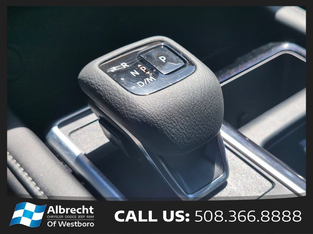 Used 2024 Nissan Pathfinder SV w/ SV Premium Package AWD/4WD image 30