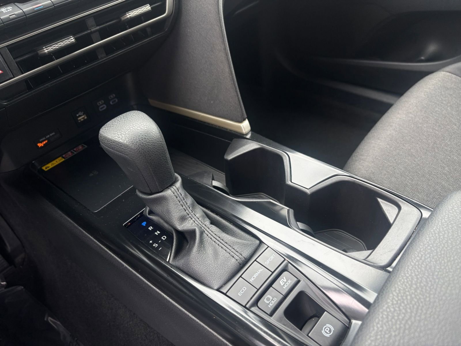 Used 2025 Toyota Camry LE FWD image 44