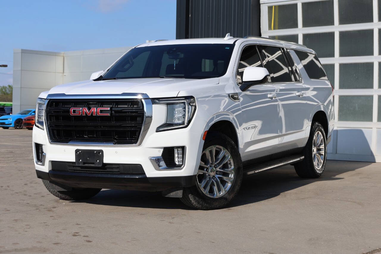 Used 2022 GMC Yukon XL SLE w/ Gmc Pro Safety Plus Package AWD/4WD image 3