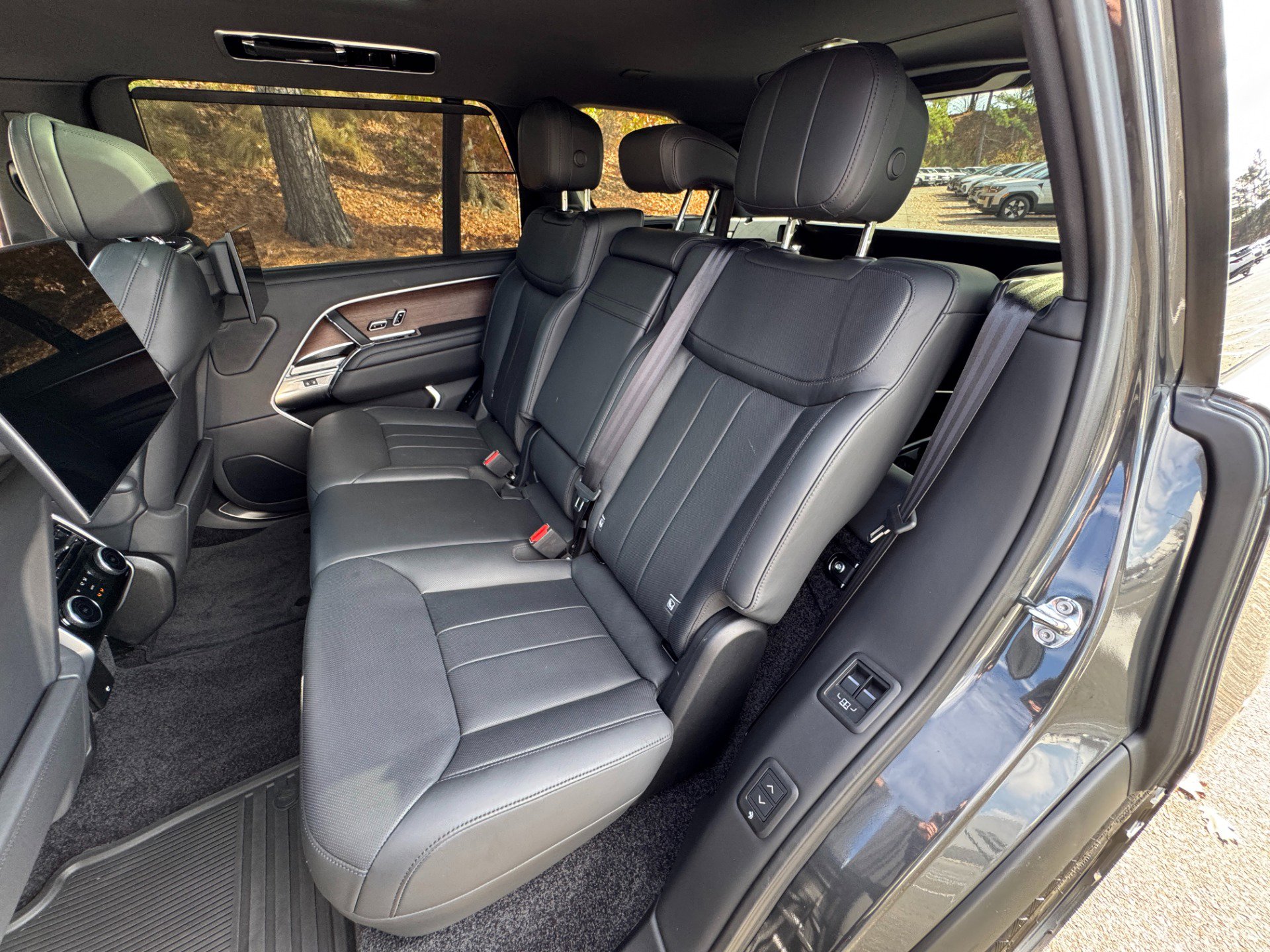 Used 2024 Land Rover Range Rover Long Wheelbase SE image 44