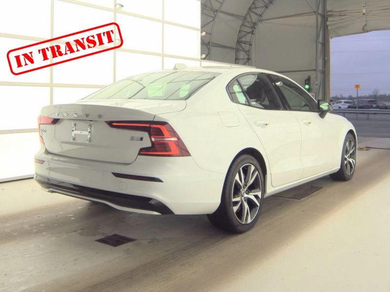 Used 2025 Volvo S60 B5 Core image 2
