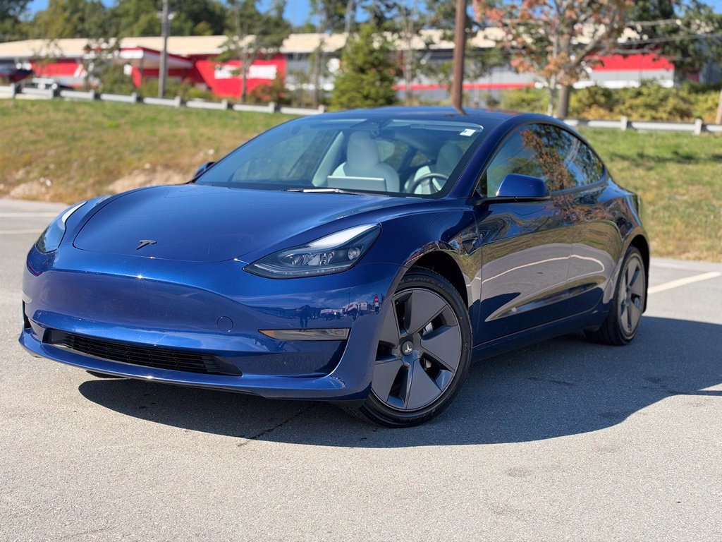 Used 2023 Tesla Model 3 Standard Range RWD image 1