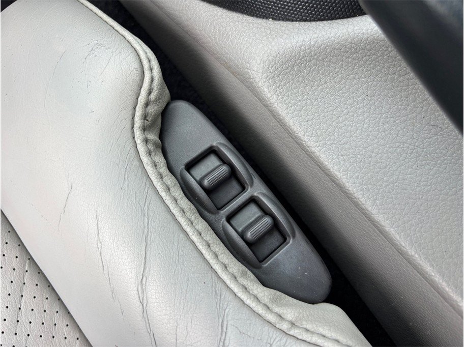 Used 2009 Nissan 350Z Touring RWD image 16