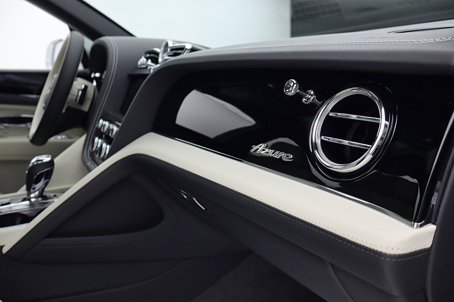 Used 2024 Bentley Bentayga Extended Wheelbase image 39