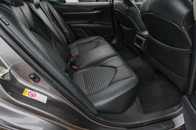 Used 2018 Toyota Camry SE FWD image 28
