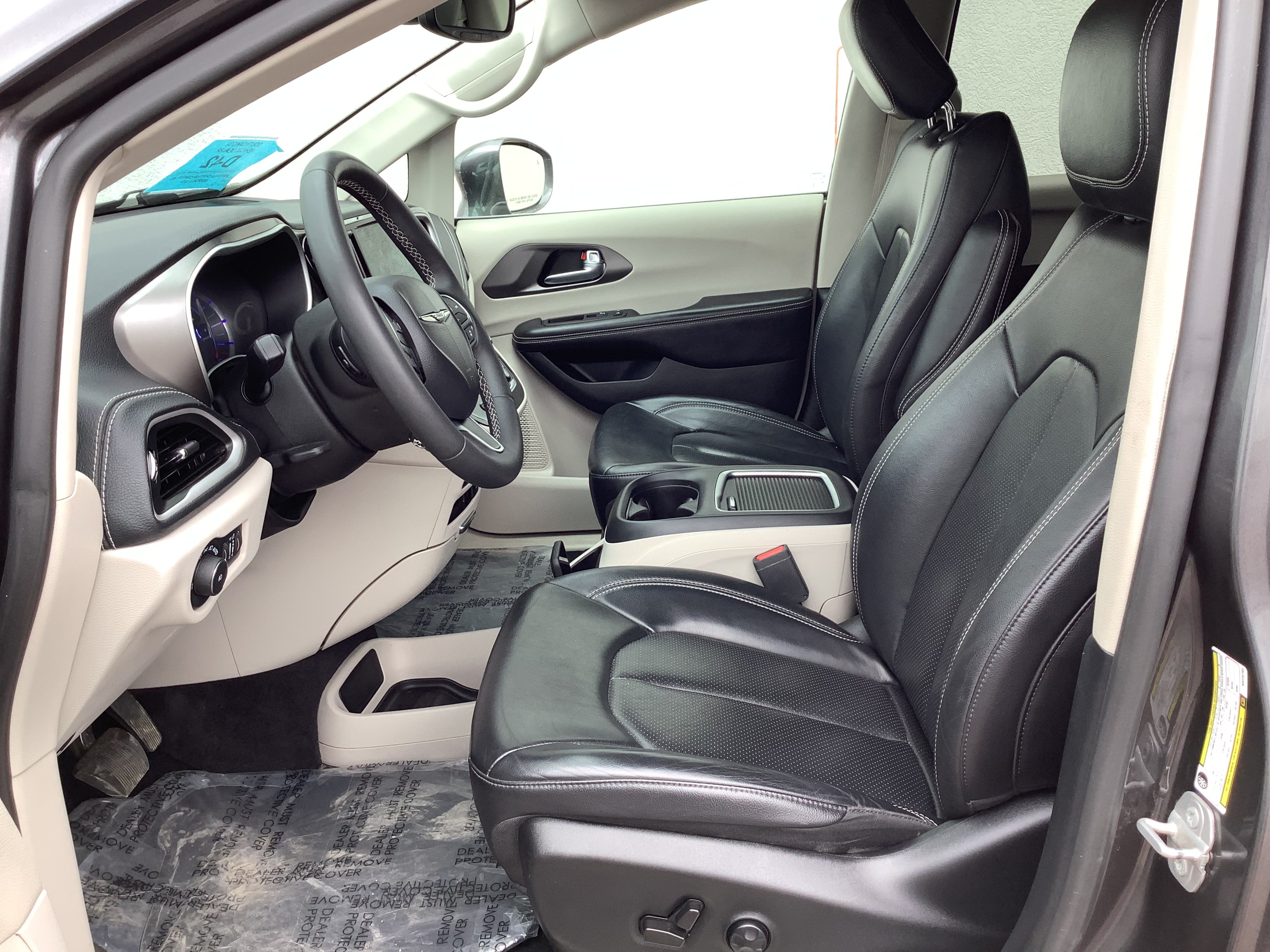 Used 2022 Chrysler Pacifica Touring-L FWD image 10