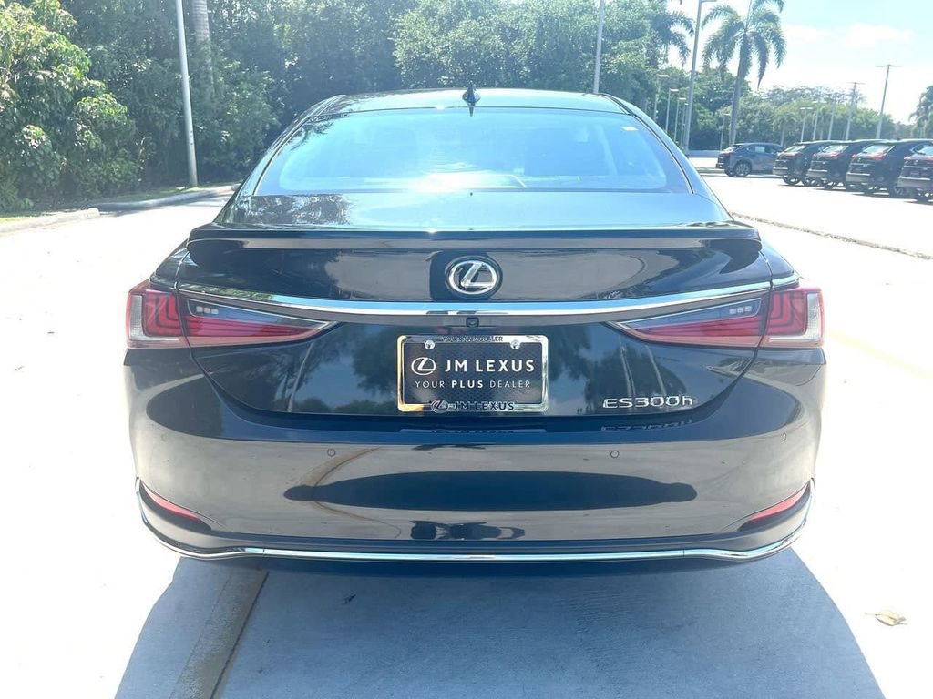 Certified 2025 Lexus ES 300h w/ Premium Package image 6