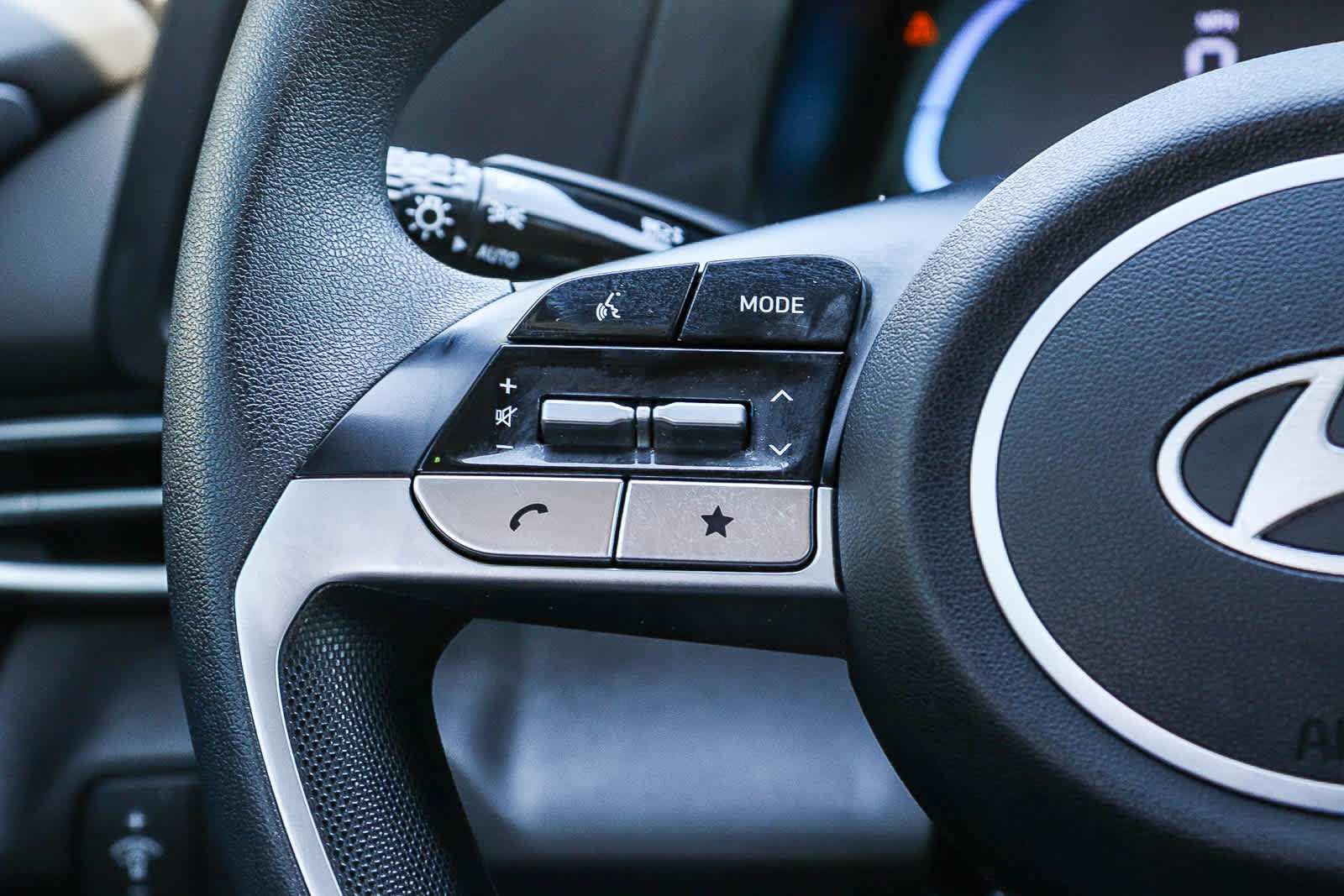 Used 2025 Hyundai Elantra SE image 17