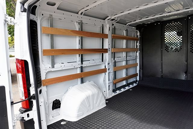 Used 2025 RAM ProMaster 2500 w/ U-Haul Equipment Group FWD image 19