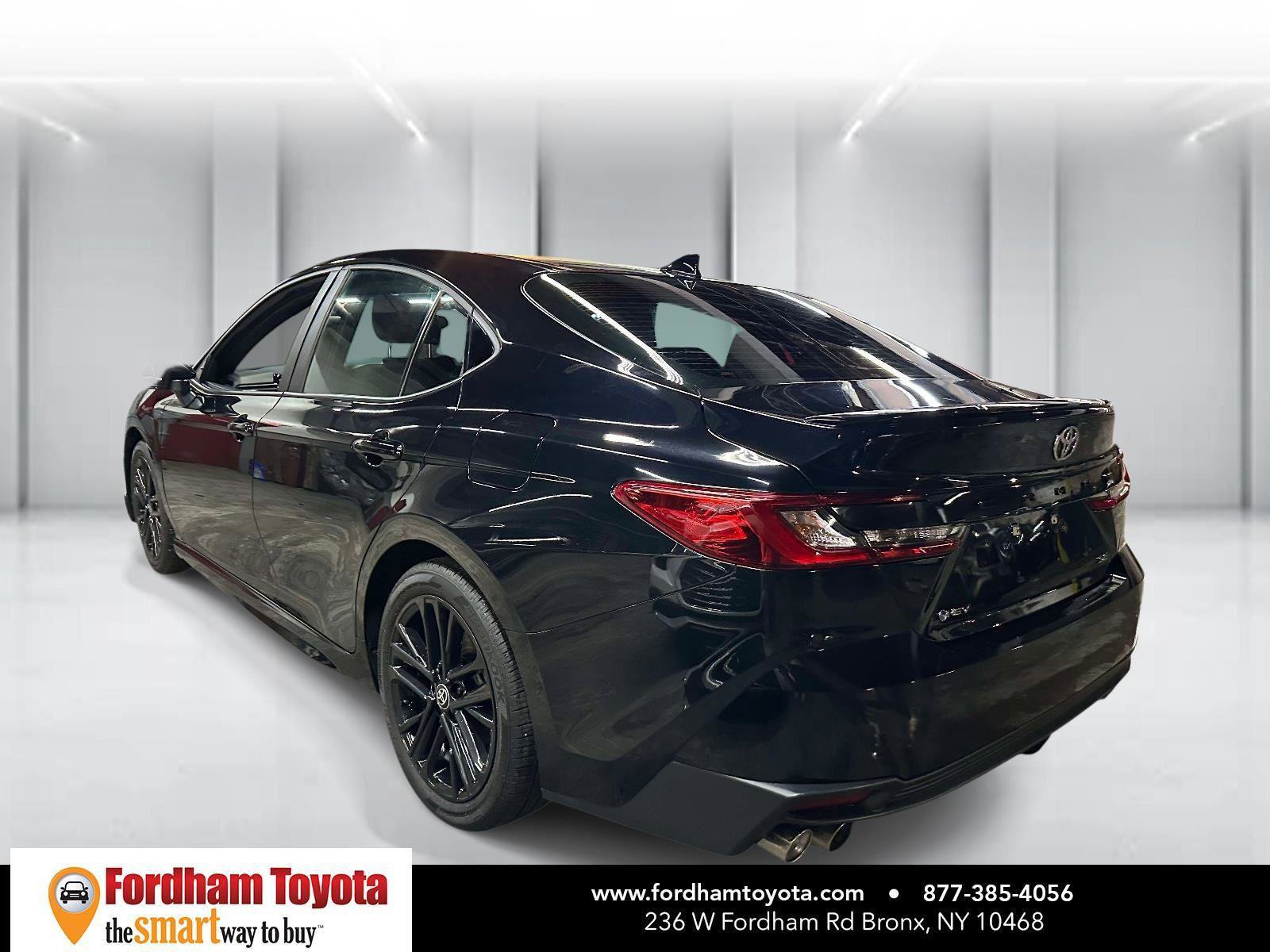 Used 2025 Toyota Camry SE image 6