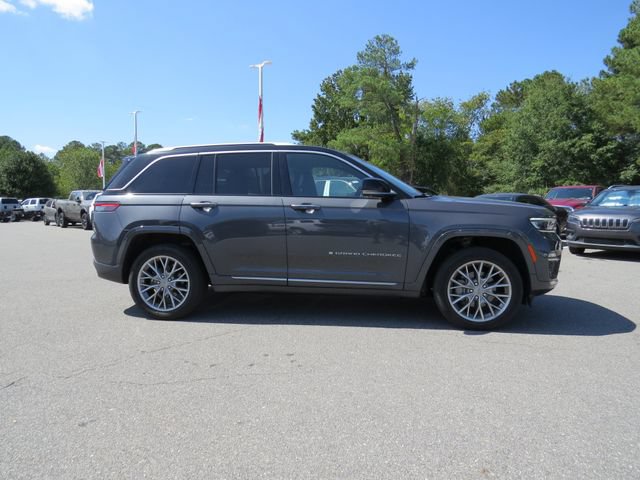 Used 2022 Jeep Grand Cherokee Summit w/ Luxury Tech Group V AWD/4WD image 2