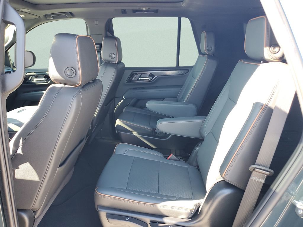 Used 2025 GMC Yukon AT4 w/ AT4 Premium Package image 13