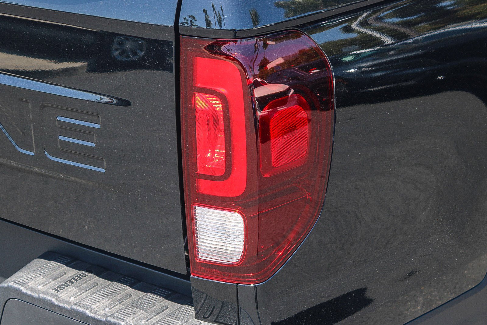 Used 2025 Honda Ridgeline Black Edition image 10