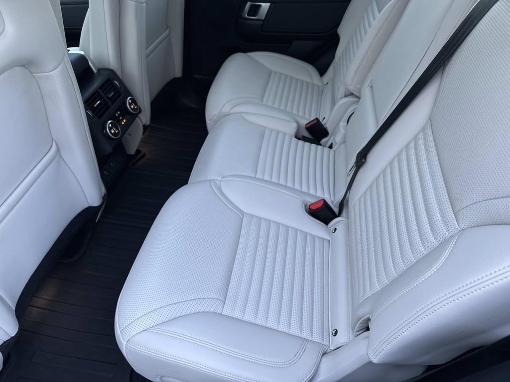 Certified 2025 Land Rover Discovery Dynamic SE AWD/4WD image 15