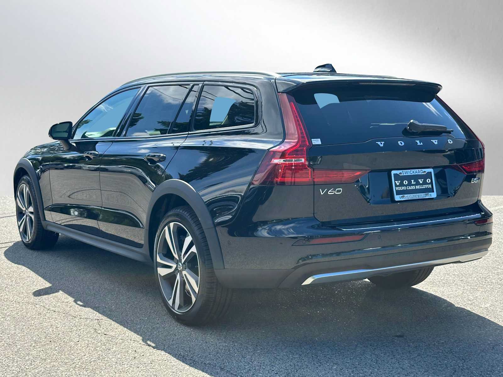 New 2026 Volvo V60 B5 Cross Country Plus w/ Protection Package Premier AWD/4WD image 5