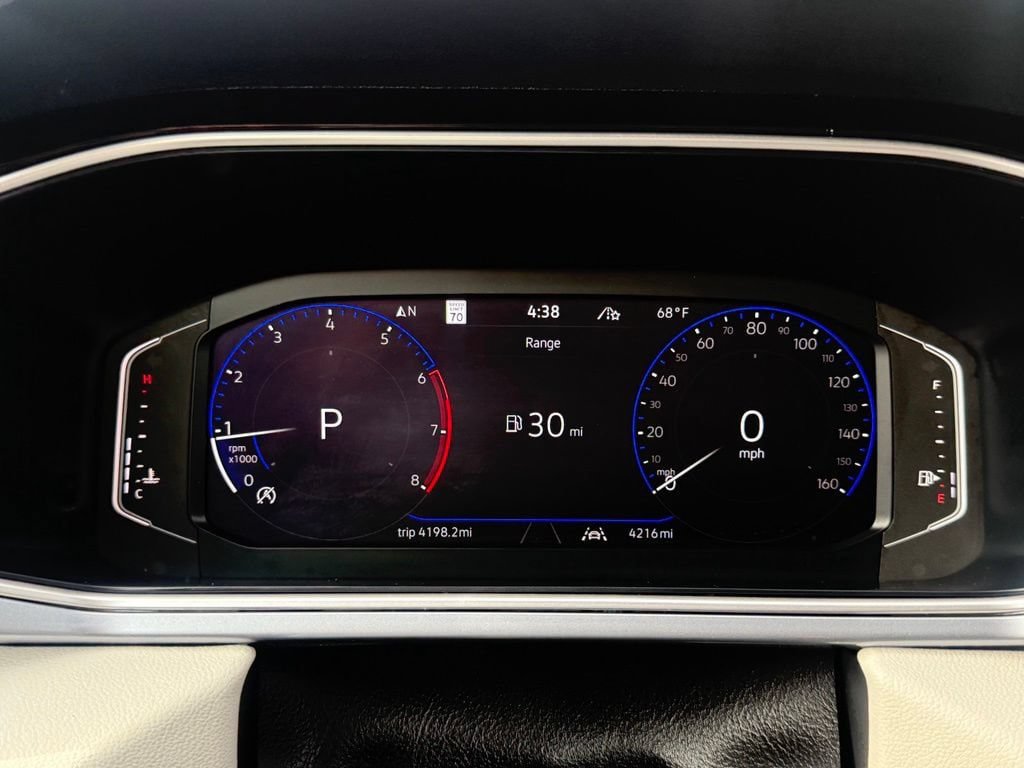 Used 2025 Volkswagen Taos SEL AWD/4WD image 25