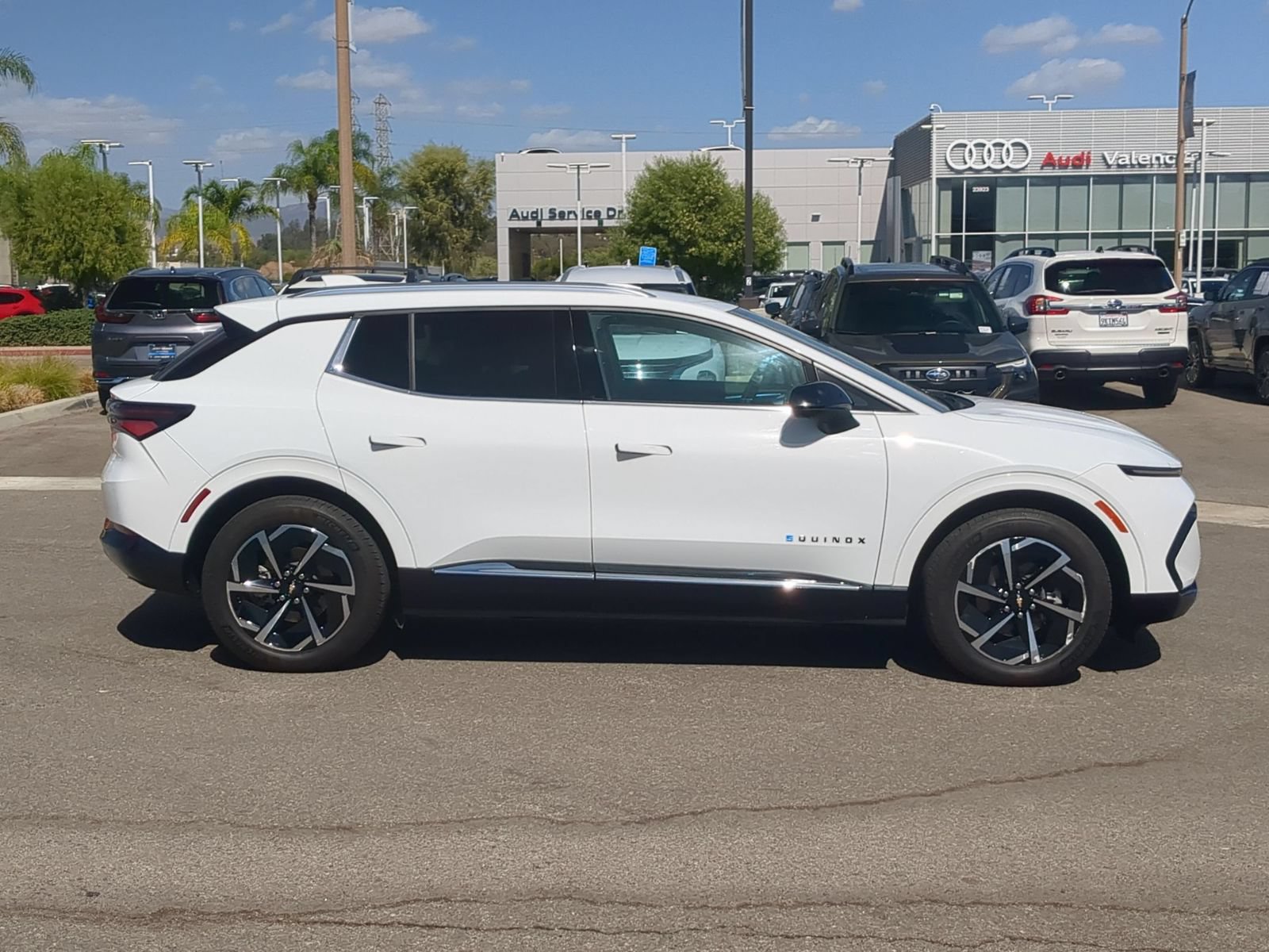 Used 2024 Chevrolet Equinox EV LT w/ LPO, Blackout Package FWD image 6