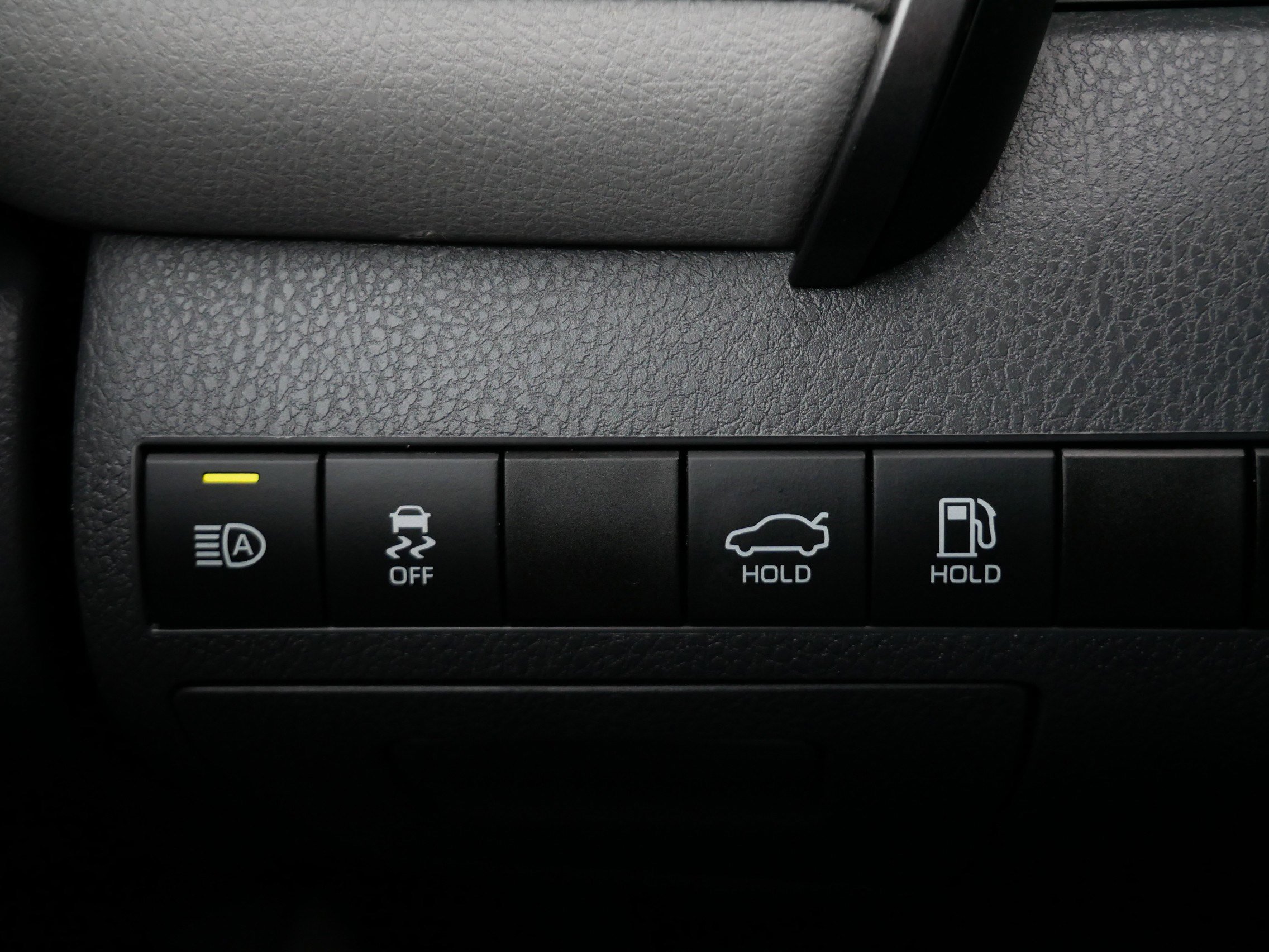 Used 2020 Toyota Camry LE image 27