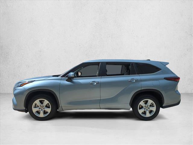 Used 2024 Toyota Highlander LE FWD image 9