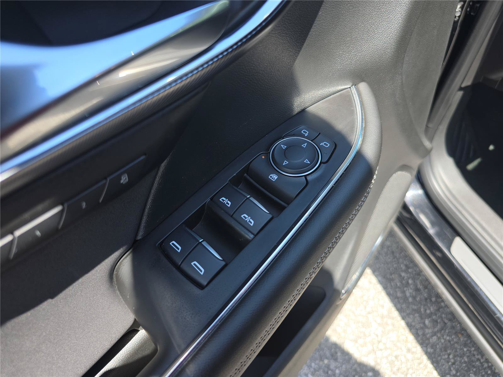 Used 2025 Buick Envision Sport Touring AWD/4WD image 19