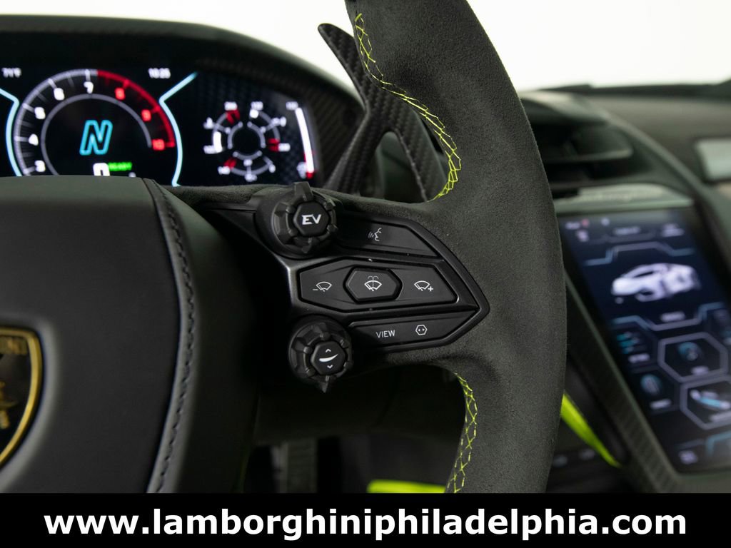 Used 2025 Lamborghini Revuelto image 19
