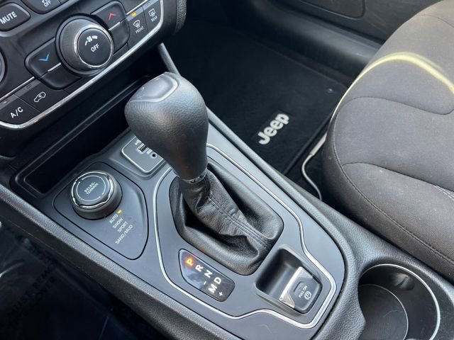 Used 2019 Jeep Cherokee Latitude w/ Popular Appearance Group image 22