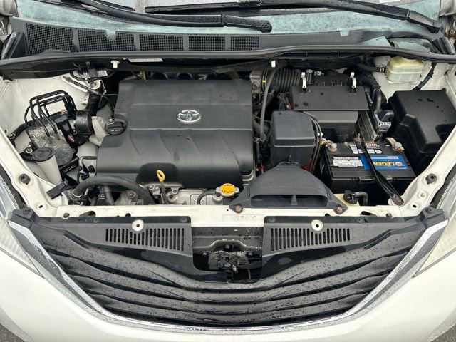 Used 2014 Toyota Sienna LE image 29