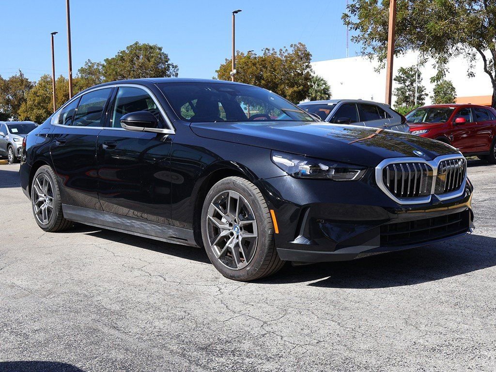 Used 2025 BMW i5 xDrive40 w/ Premium Package AWD/4WD image 2