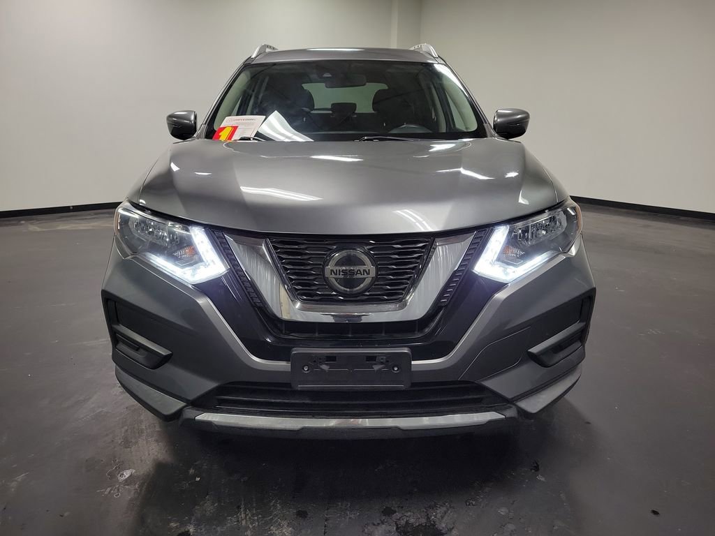 Used 2020 Nissan Rogue SV image 2
