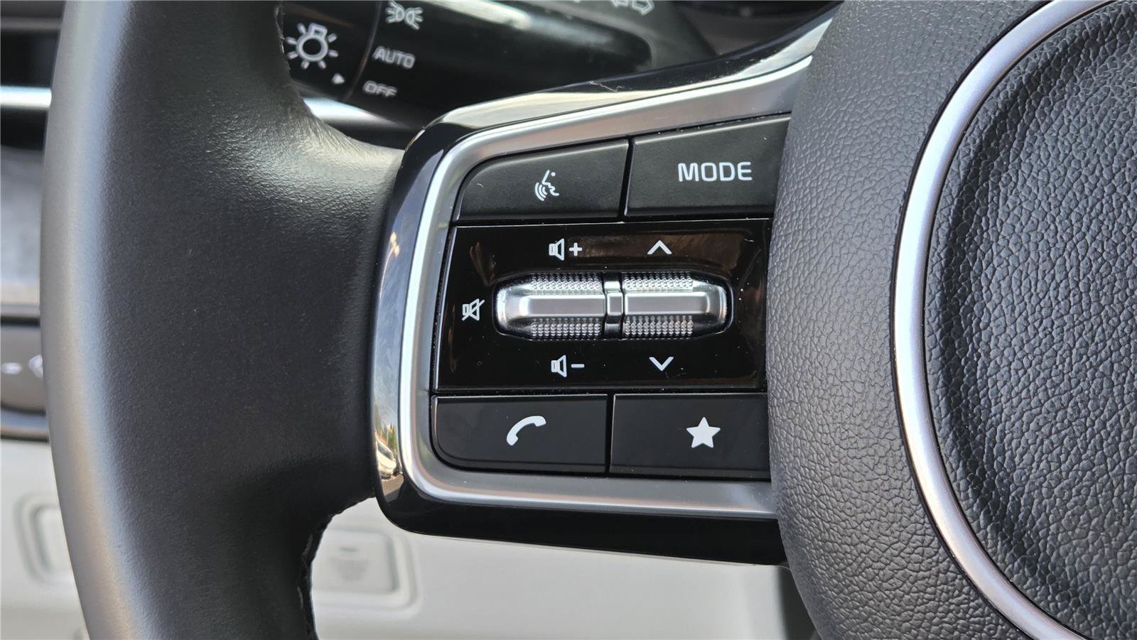 Certified 2024 Kia Carnival EX FWD image 19