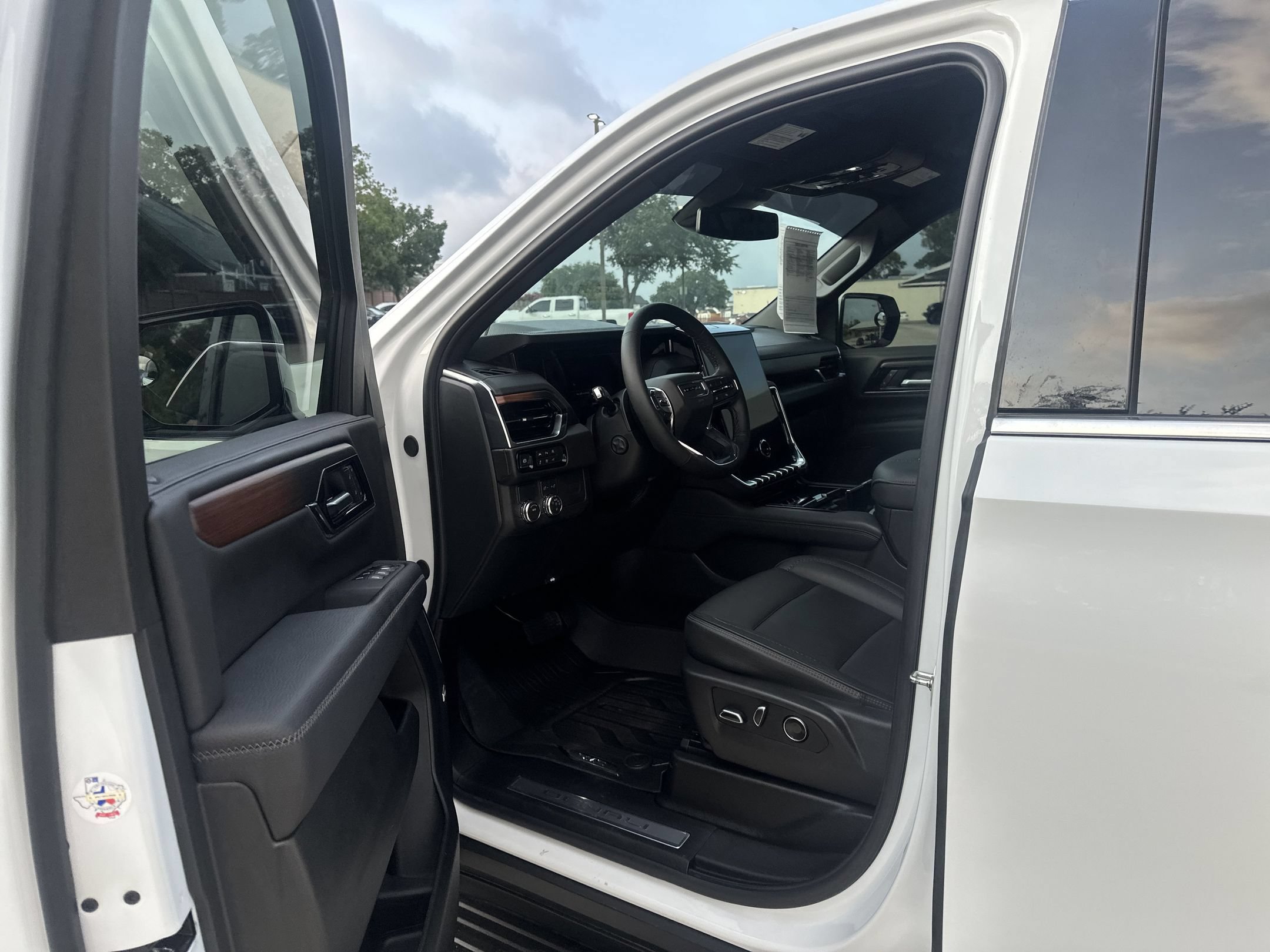 Used 2026 GMC Yukon XL Denali w/ LPO, Floor Liner Package RWD image 10