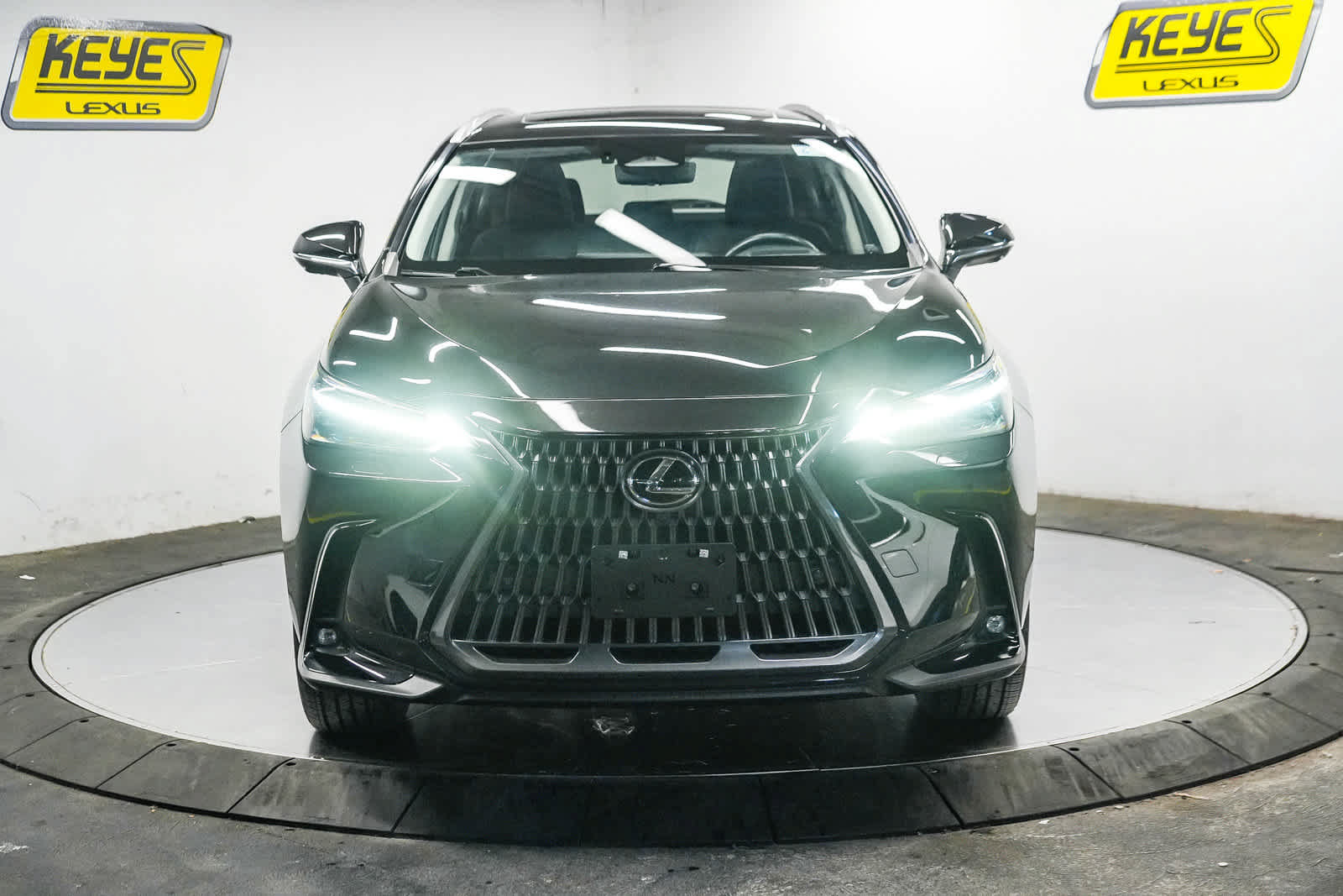 Used 2024 Lexus NX 450h+ AWD w/ Vision Package image 4