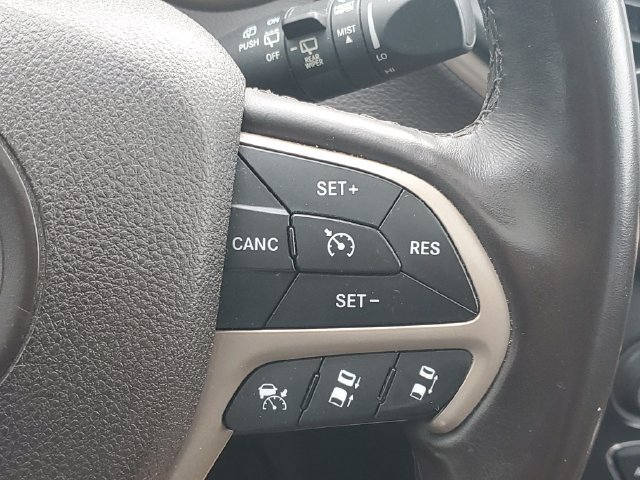Used 2016 Jeep Cherokee Trailhawk w/ Leather Interior Group AWD/4WD image 23