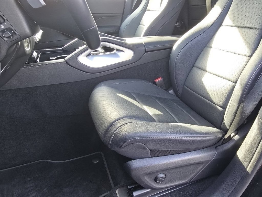 Used 2025 Mercedes-Benz GLS 450 4MATIC image 22