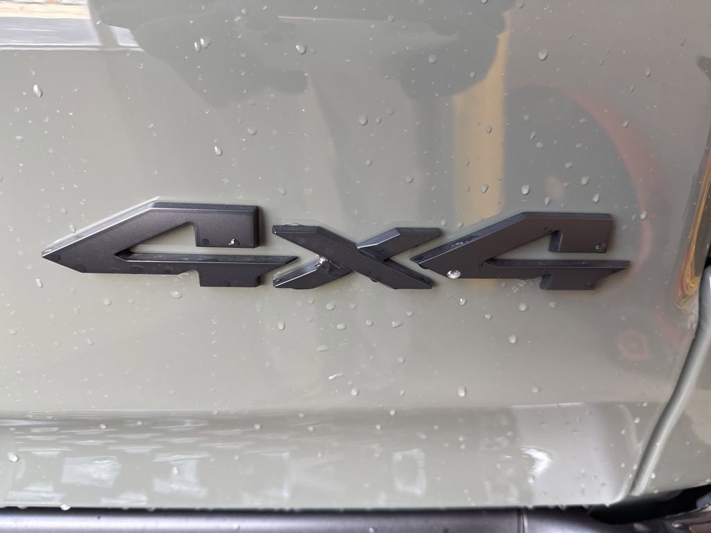 New 2026 RAM 1500 4x4 Crew Cab image 9