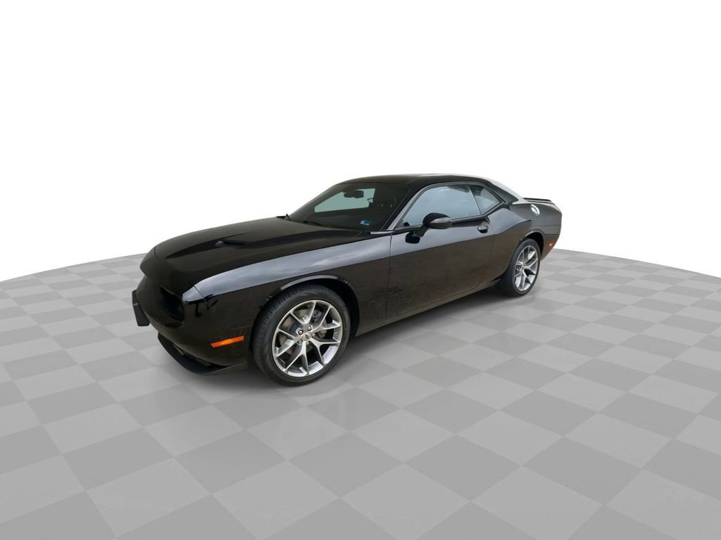 Used 2023 Dodge Challenger SXT w/ Plus Package RWD image 4