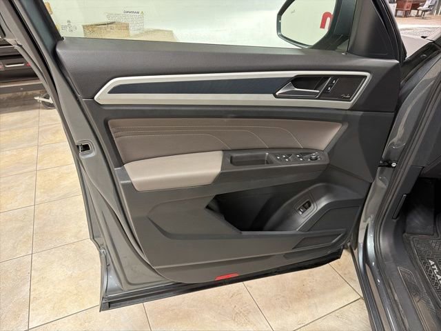 Used 2023 Volkswagen Atlas SEL Premium image 12
