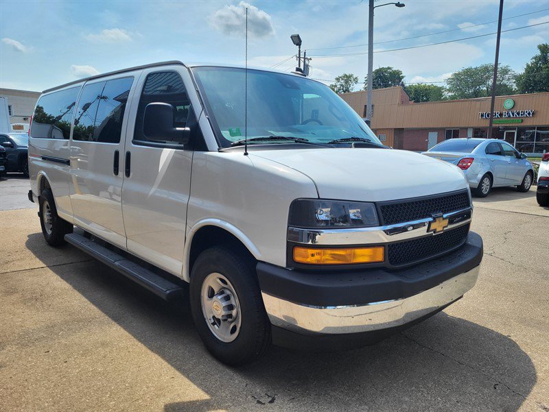 Used 2025 Chevrolet Express 3500 LS w/ Chrome Appearance Package RWD image 1