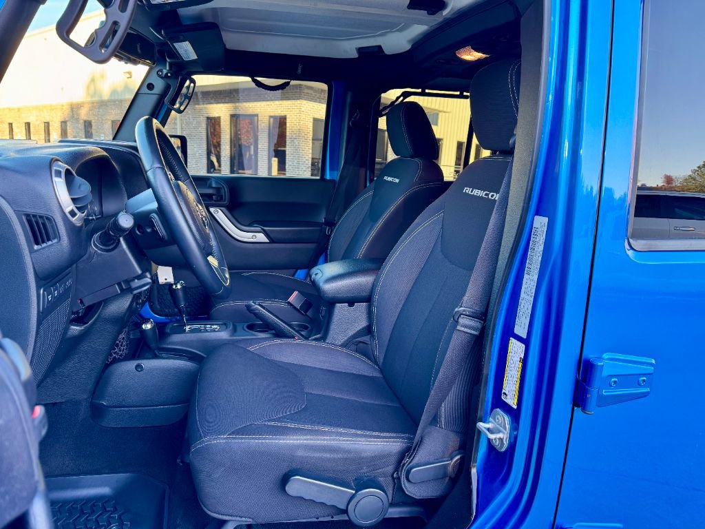 Used 2015 Jeep Wrangler Unlimited Rubicon w/ Connectivity Group image 12